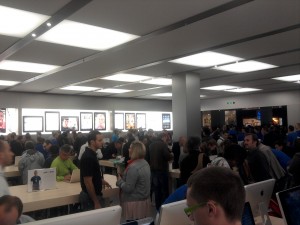 Apple Store Vélizy 2 - Vue intérieure - Photo: geekinside.eu